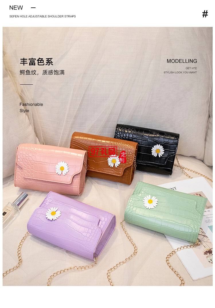 新款小菊掛飾鏈條鱷魚紋小方包時尚休閑手機(jī)包現(xiàn)貨