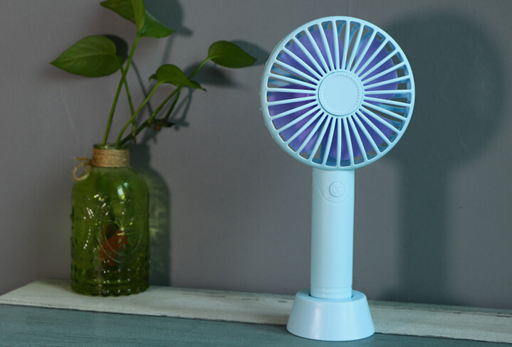 選擇廣告雨傘定做廠家時(shí)要注意哪些關(guān)鍵問題